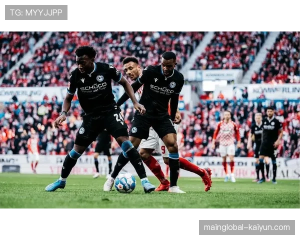 雷恩三球完胜欧塞尔海斯执教首秀取得开门红